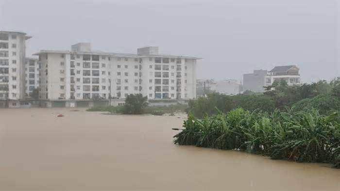 Miền Trung tiếp tục mưa to, lũ lụt ở Thừa Thiên Huế vẫn còn lên