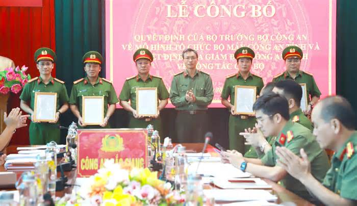 Công bố quyết định của Bộ trưởng Bộ công an về kiện toàn Công an tỉnh Bắc Giang