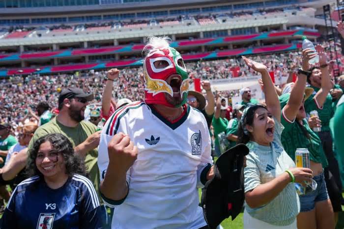 Khắp năm châu hòa chung bầu không khí cuồng nhiệt cùng World Cup 2026
