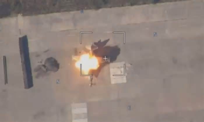 UAV tự sát Nga tập kích chiến đấu cơ Ukraine tại sân bay