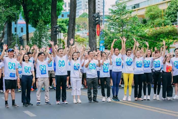 Hoa hậu H'Hen Niê cùng hàng ngàn bạn trẻ tham gia chạy bộ, hưởng ứng chiến dịch Giờ Trái đất 2023