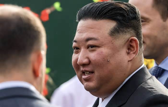 Ông Kim Jong-un tận mắt ngắm tên lửa siêu thanh Kinzhal của Nga