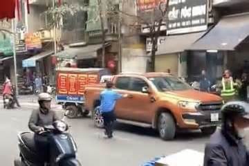 Tạm giữ tài xế bán tải nghi gây tai nạn, bỏ chạy trên nhiều tuyến phố Hà Nội