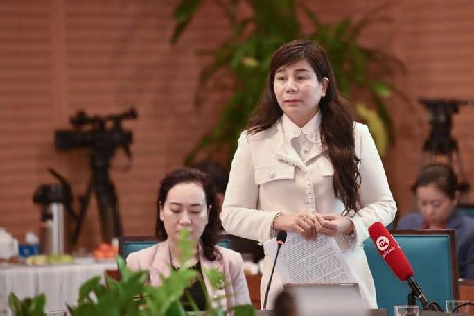 Cựu phó chủ tịch quận Hà Đông khiếu nại Hà Nội vì quyết định cho nghỉ việc nhưng 'không công bố'