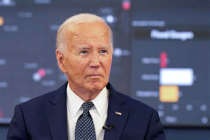 Ông Biden giải thích lý do tranh luận không tốt, suýt ngủ gục trên sân khấu