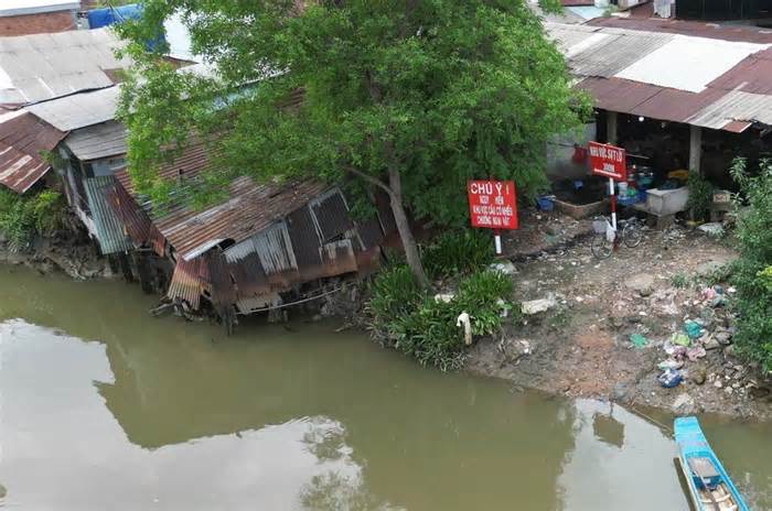 TPHCM công bố 32 vị trí sạt lở bờ sông mức độ nguy hiểm và đặc biệt nguy hiểm