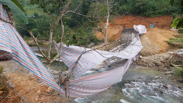 Tìm phương án xây lại cầu sập khi đang thi công ở Hà Giang