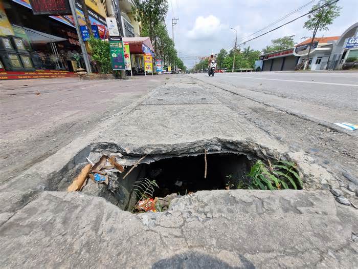 Quảng Ninh: Hàng loạt nắp cống sập, gãy trở thành bẫy với người đi đường