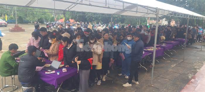 Hơn 700 người đội mưa rét hiến máu tình nguyện ở Lào Cai