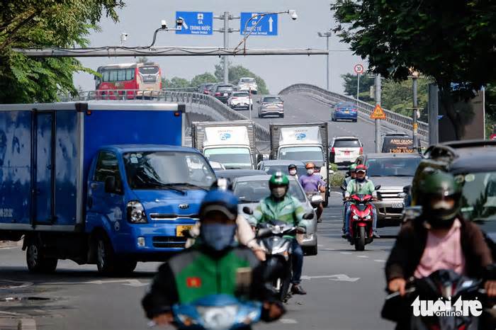 Vì sao đề xuất cấm xe tải theo giờ khu cửa ngõ Tân Sơn Nhất?