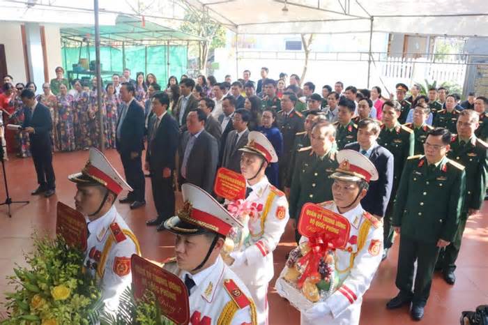 Dâng hương kỷ niệm 100 năm ngày sinh Trung tướng Đồng Sỹ Nguyên