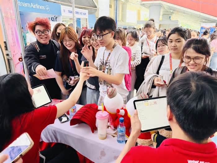 Giúp sinh viên trải nghiệm trực tiếp yêu cầu từ doanh nghiệp