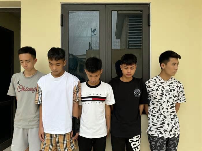 Bắt nhóm thanh niên ở Thanh Hóa trộm cắp gương xe ôtô