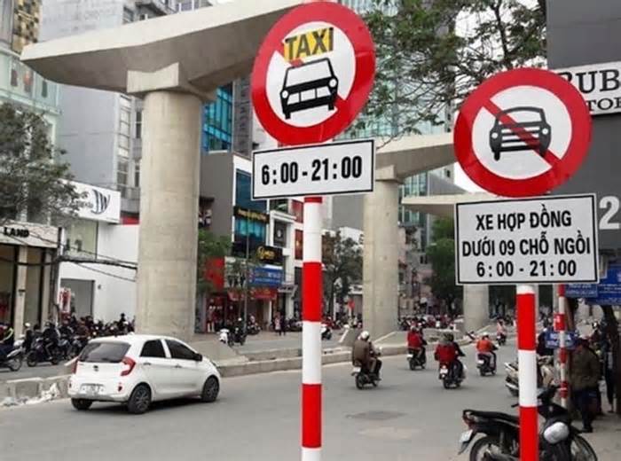 Hà Nội tạm bỏ cấm taxi trên 9 tuyến phố