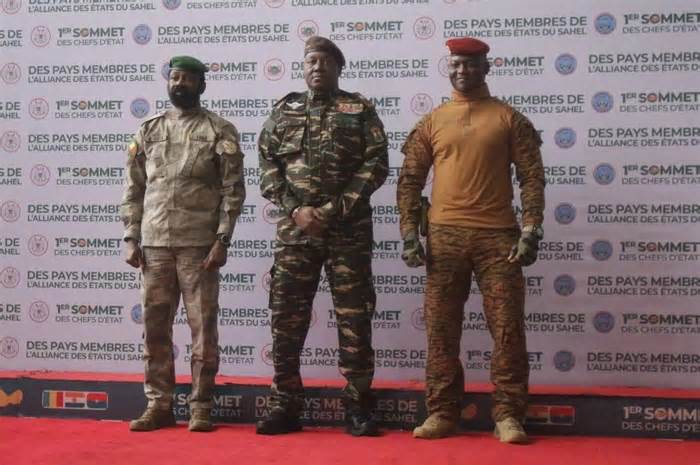 Ba nước đảo chính quân sự ở châu Phi lập liên hiệp