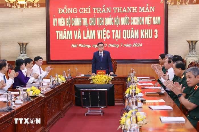 Chủ tịch Quốc hội Trần Thanh Mẫn thăm và làm việc tại Bộ Tư lệnh Quân khu 3
