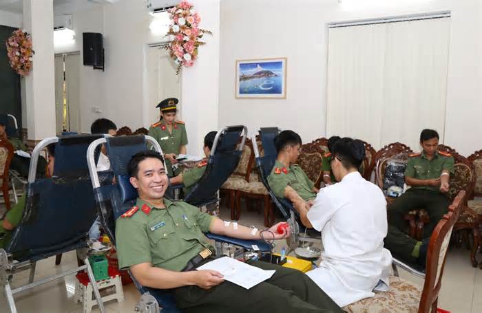 Tuổi trẻ Công an Thừa Thiên-Huế tích cực hiến máu tình nguyện