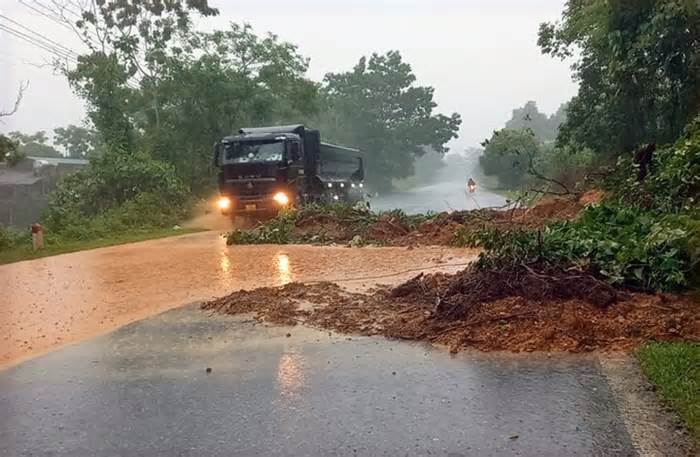 Vùng núi, trung du Bắc Bộ mưa lớn, nguy cơ cao lũ quét và sạt lở tại 16 tỉnh