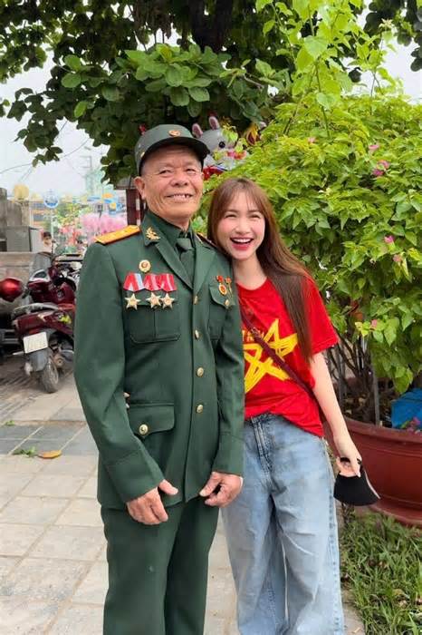 Hòa Minzy, H'Hen Niê xúc động trong lễ diễu binh mừng chiến thắng Điện Biên Phủ