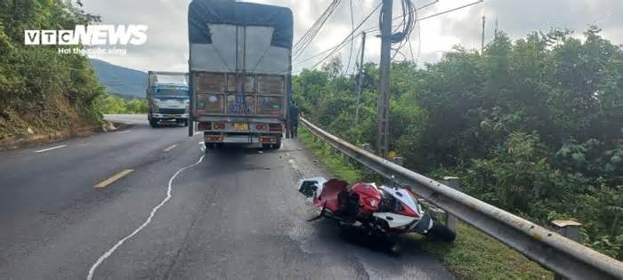 Nam thanh niên chạy mô tô phân khối lớn tông vào xe tải tử vong