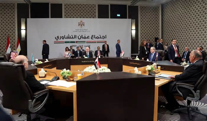 Bộ trưởng các nước Arab thảo luận về bình thường hóa quan hệ với Syria