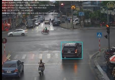 Hàng loạt chủ xe dính phạt nguội lỗi vượt đèn đỏ đến 20 triệu đồng cuối tháng 5