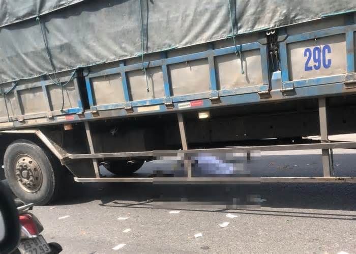 Hà Nội: Ô tô tải va chạm với xe máy, người đàn ông tử vong