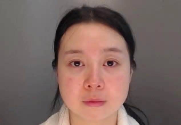 Vu cáo cảnh sát Anh hiếp dâm, nữ sinh lộ nói dối vì không biết bị ghi âm