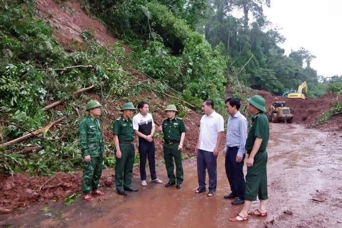 Vẫn chưa thông tuyến Quốc lộ 8 sang Lào sau vụ sạt lở gần cửa khẩu Cầu Treo