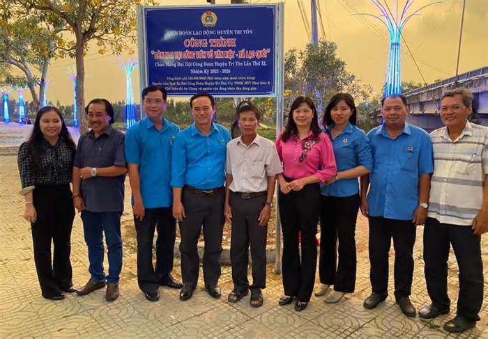 Bàn giao công trình chào mừng Đại hội Công đoàn huyện Tri Tôn