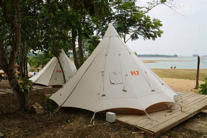 Tràn lan các khu du lịch Glamping tự phát ở vùng bán ngập hồ Trị An