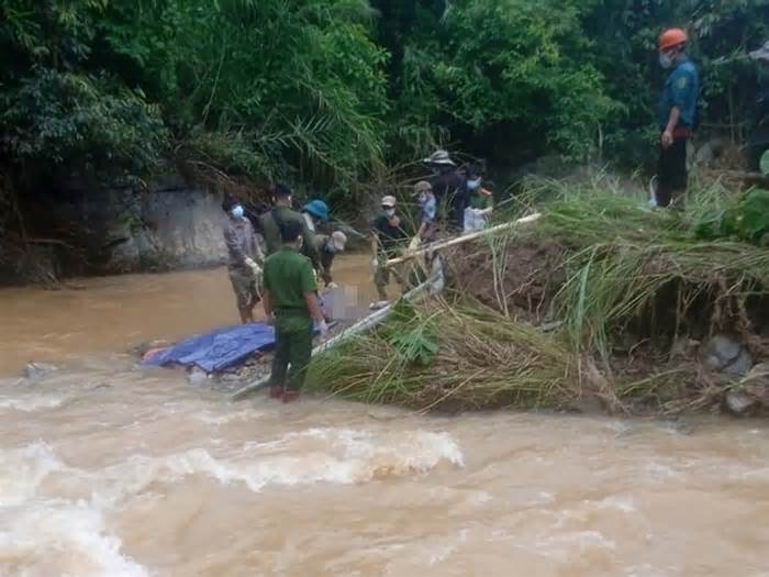 Tìm thấy thi thể người phụ nữ bị nước lũ cuốn trôi sau 8 ngày