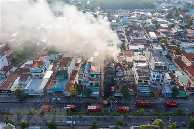 Tây Ninh: Hỏa hoạn tại shop quần áo làm 3 người thương vong