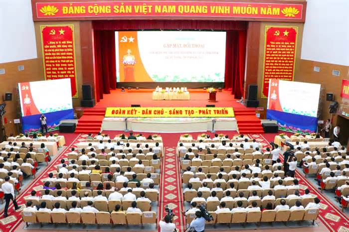 Bí thư huyện ở Nghệ An: 'Sau một năm về xã, lương của tôi bị giảm 4 triệu đồng'