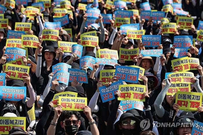 Giáo viên Hàn Quốc xuống đường rầm rộ vì bị phụ huynh áp bức