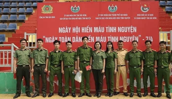 Hàng trăm cán bộ, chiến sĩ Công an Đắk Nông tham gia hiến máu tình nguyện