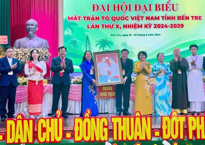 Bà Nguyễn Thị Hồng Nhung tái cử Chủ tịch MTTQVN tỉnh Bến Tre