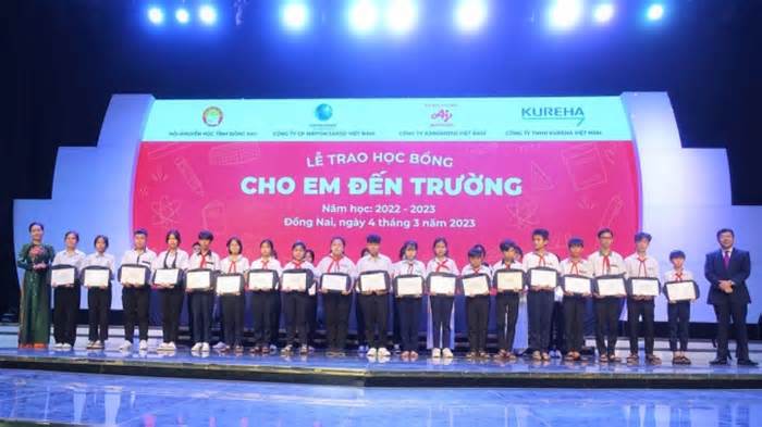 Quỹ học bổng 'Cho em đến trường' trao tặng 400 suất cho học sinh Đồng Nai