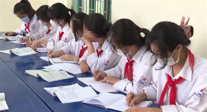 Bắc Giang: Không được ép học sinh học thêm, cắt xén giờ học chính khoá
