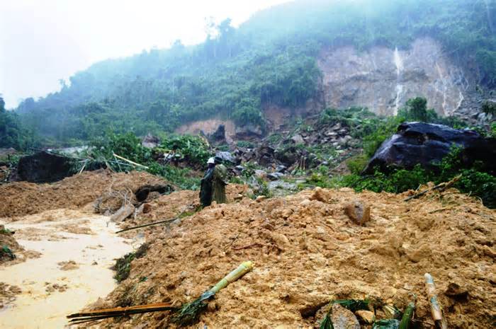 Các huyện miền núi Quảng Ngãi chủ động ứng phó nguy cơ gây sạt lở đất