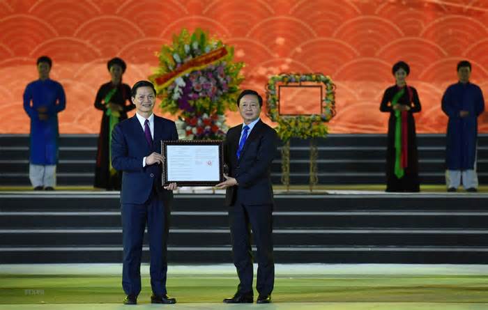 Trao Bằng công nhận 3 bảo vật quốc gia tại Festival Về miền Quan họ