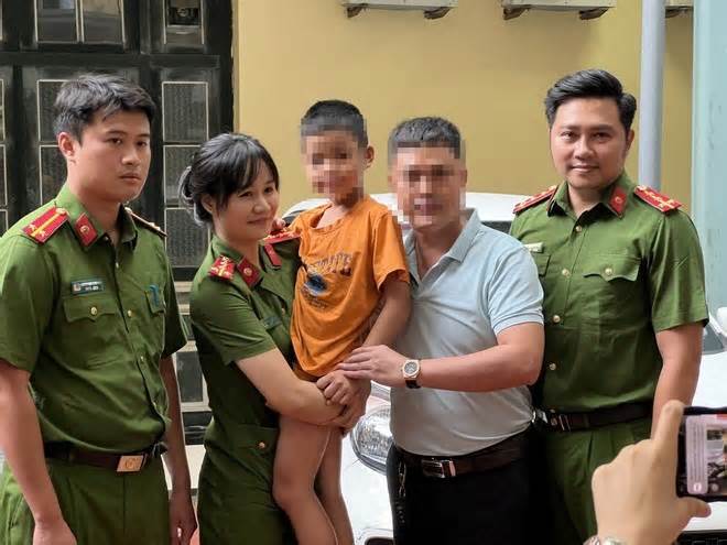 Chủ tịch Hà Nội khen thưởng 4 tập thể, 5 cá nhân có thành tích truy bắt đối tượng bắt cóc trẻ em