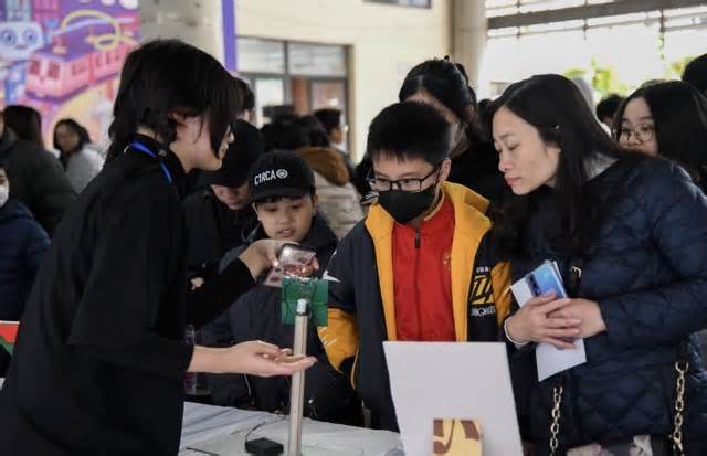 Học sinh Hà Nội tổ chức sự kiện khoa học thu hút hàng nghìn người tham dự
