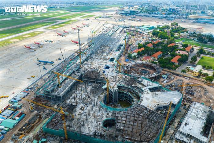Gần 2.500 kỹ sư, công nhân làm việc ngày đêm ở nhà ga T3 sân bay Tân Sơn Nhất