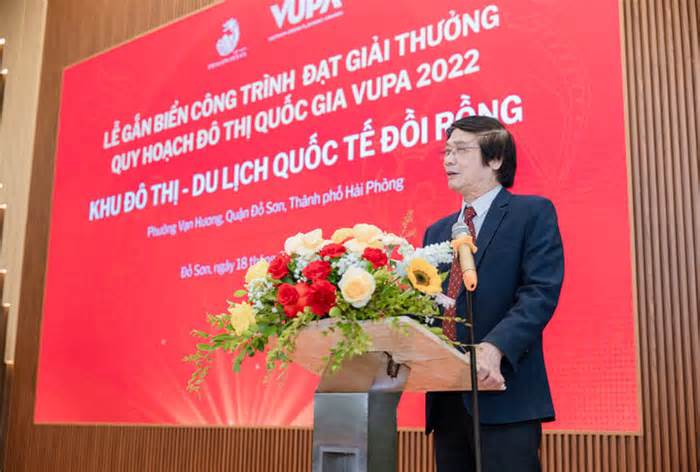 Gắn biển công trình đạt Giải đặc biệt Quy hoạch Đô thị Quốc gia 2022