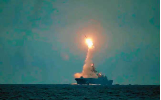 Nga đẩy nhanh đóng tàu mang tên lửa siêu vượt âm đối phó 11 tàu sân bay Mỹ