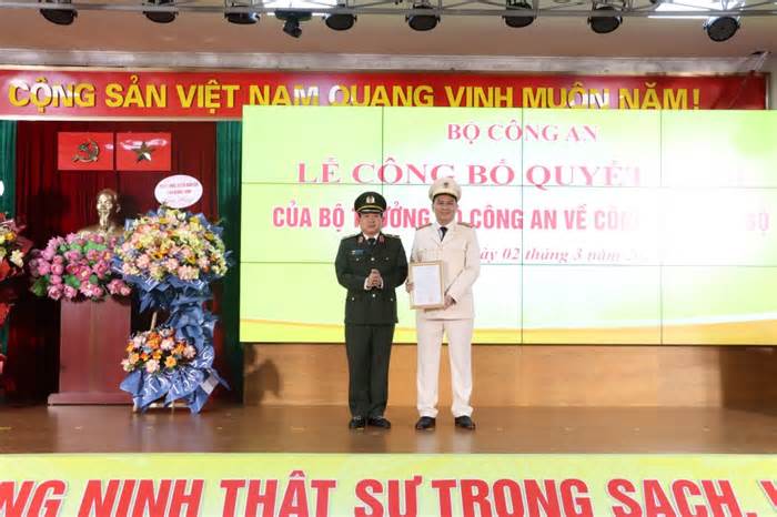 Trao quyết định bổ nhiệm Phó Giám đốc Công an tỉnh Quảng Ninh