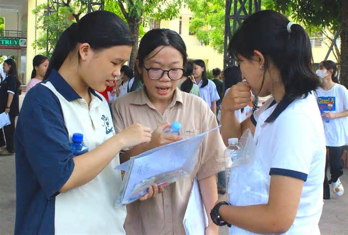 'Học cách chấp nhận sai sót của người khác' vào đề thi lớp 10 THPT chuyên Hà Tĩnh