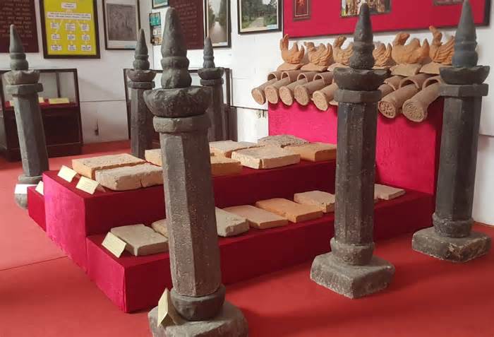Chiêm ngưỡng bảo vật Quốc gia Sưu tập cột kinh Phật thời Đinh tại Ninh Bình