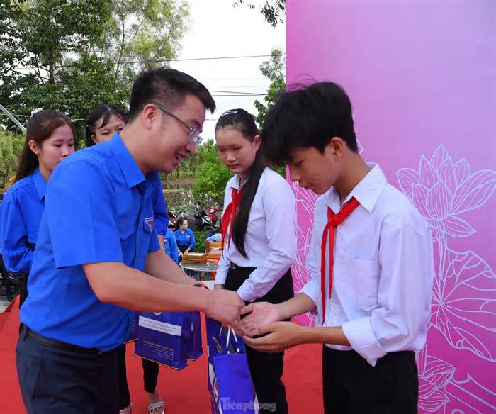 Trung ương Đoàn ra quân hoạt động Chiến dịch tình nguyện Kỳ nghỉ hồng